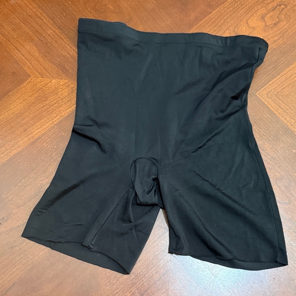 SPANX assets by spanx Black Shapewear mid thigh compression shaping Shorts small